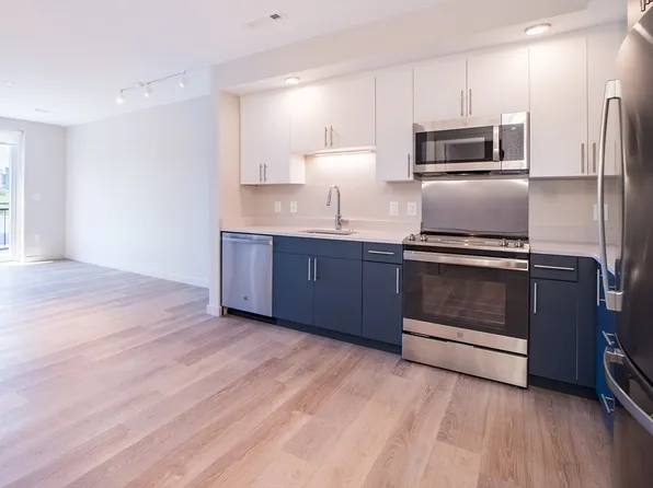 21 Soldiers Field Pl Unit 403, Brighton, MA 02135