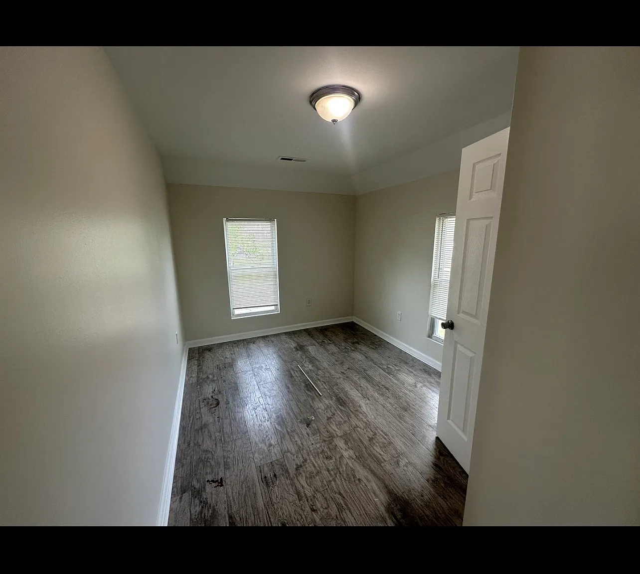 134 E Howard St — Photo 4
