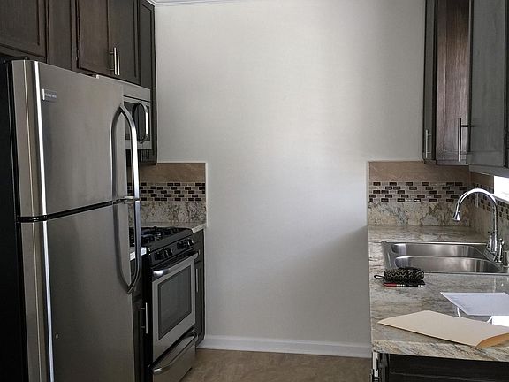 CLOSEUP OF THE KITCHEN