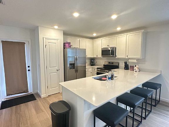 2nd image of 3499 Mildred Way