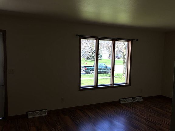 4th image of 4413 Menasha Ave #4413