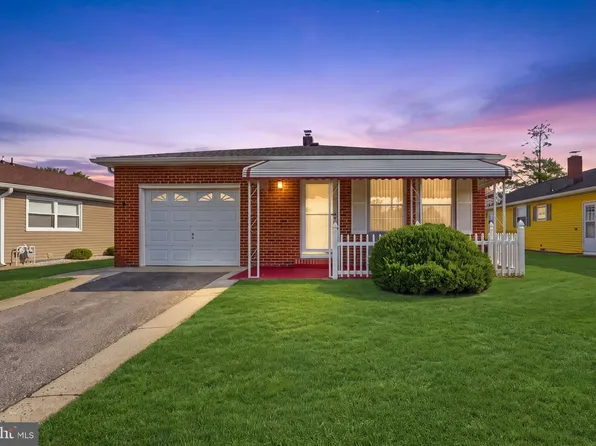 11 Le Diamant St, Toms River, NJ 08757