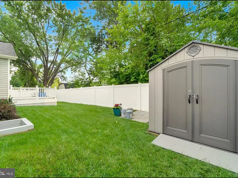 106 Ridgeway St — Photo 4