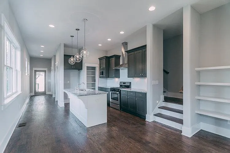1713 Straightway Ave — Photo 3