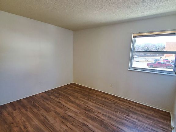 4th image of 3301 Wood Ave APT 7
