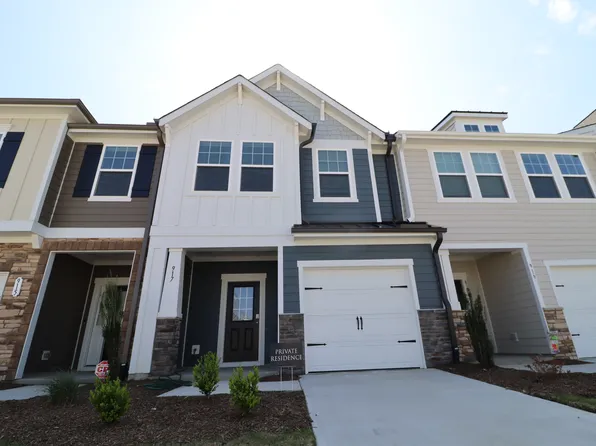 917 Kensley Grove Ln, Fuquay Varina, NC