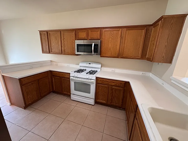 908 N Creek Blvd — Photo 12