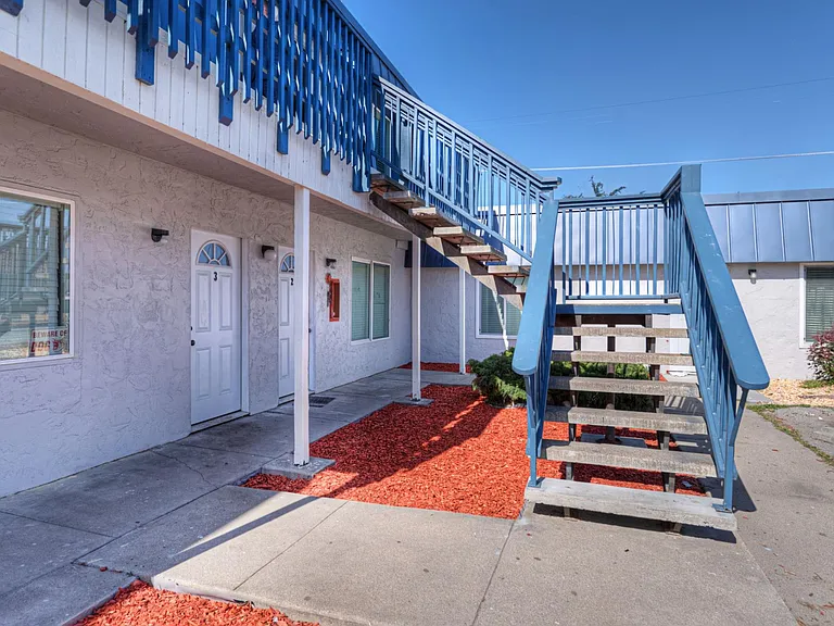 470 Reservation Rd — Photo 4