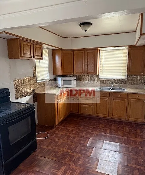18262 Harlow St — Photo 4