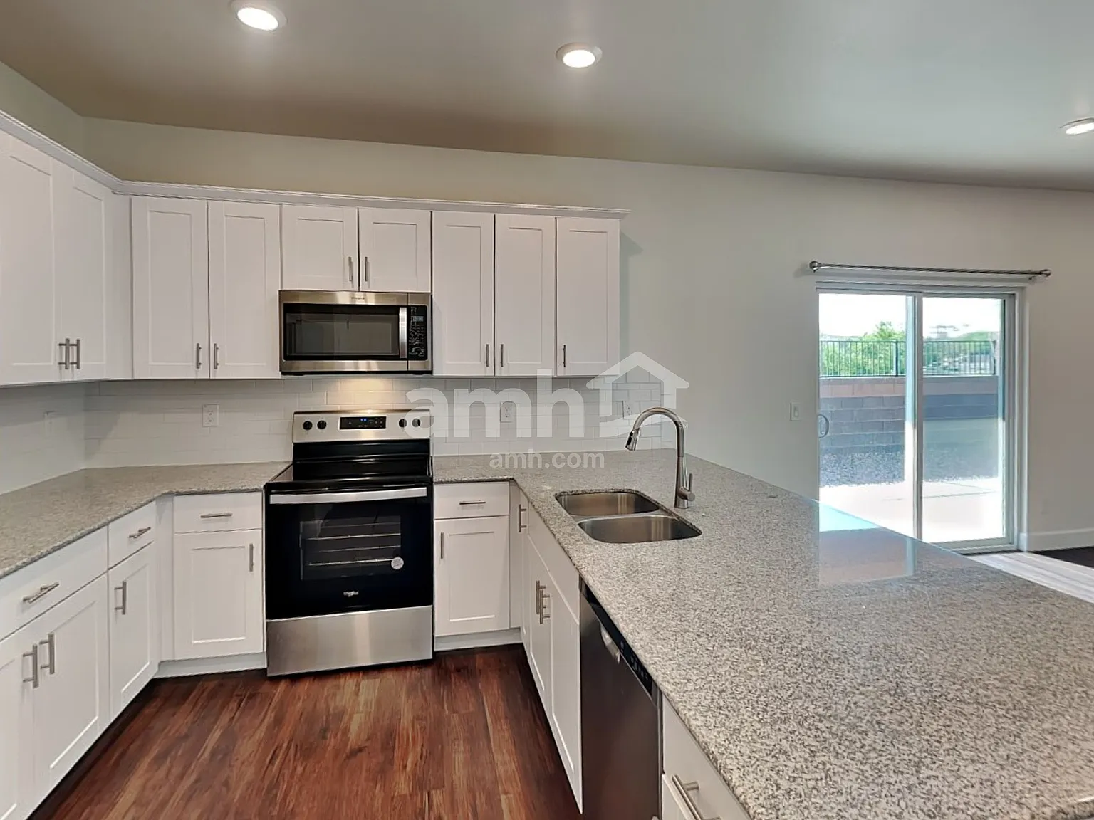 3 bed, 2.5 bath, 1751 sqft, $2,540 — Photo 2
