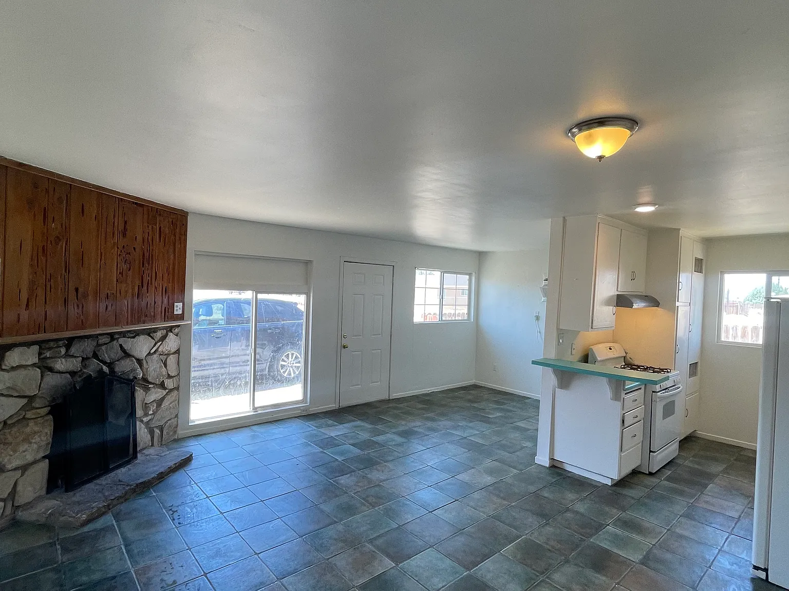 2 bed, 855 sqft, $1,300 — Photo 1