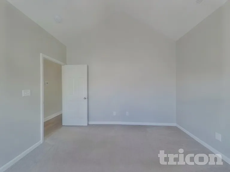 955 Ashland Ave — Photo 7