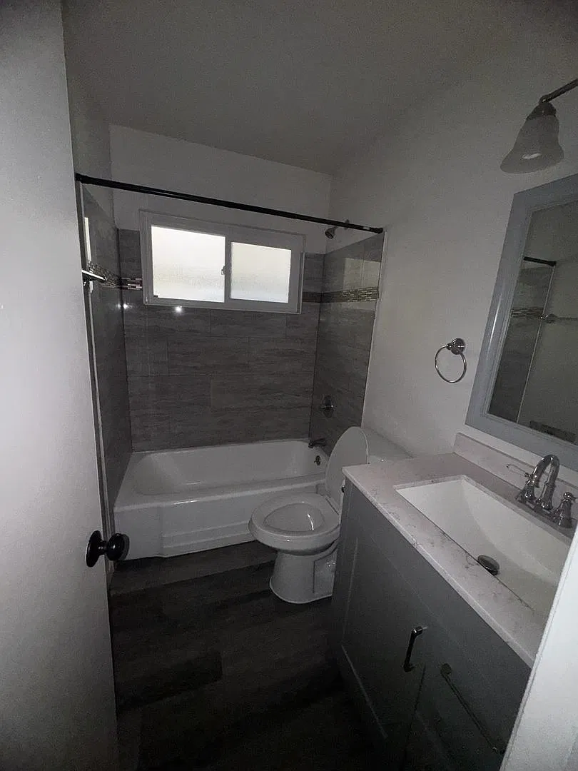15470 Moorpark St — Photo 3