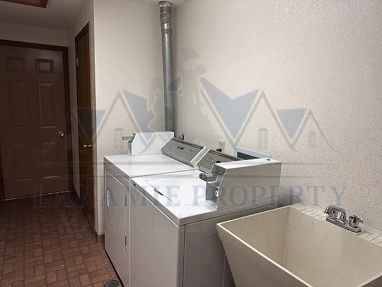 1725 Fetterman Dr #B — Photo 12