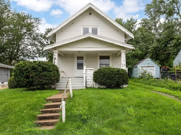 233 26th Ave SW, Cedar Rapids, IA 52404