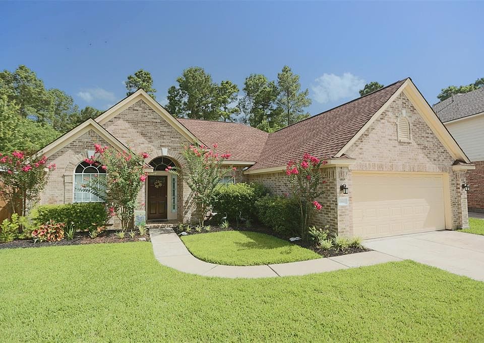 Beautful one story home in Lakewood Grove.