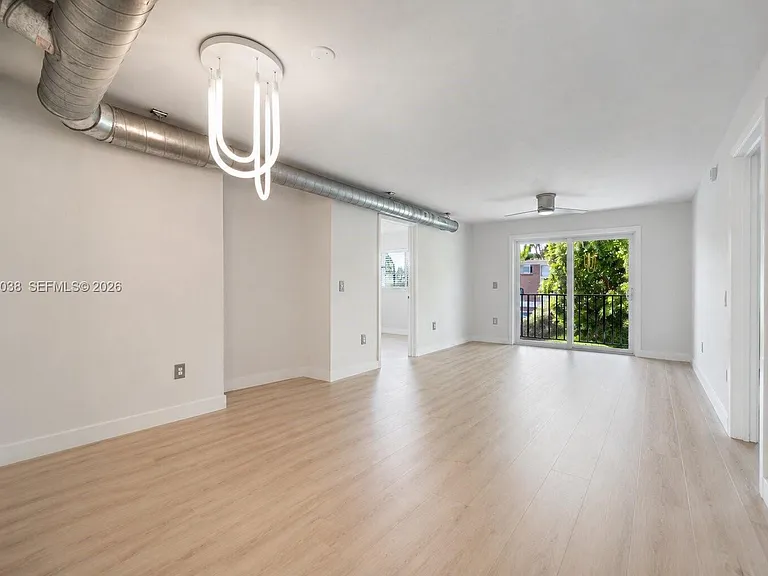 1900 Meridian Ave #204 — Photo 3