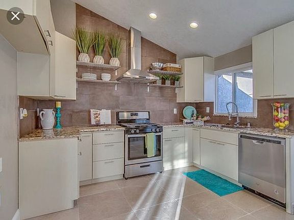 3rd image of 2403 W Oxford Way