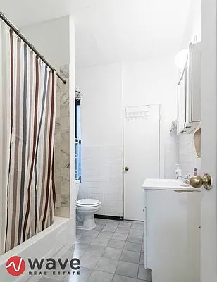 Rented by Wave Real Estate Group | media 36