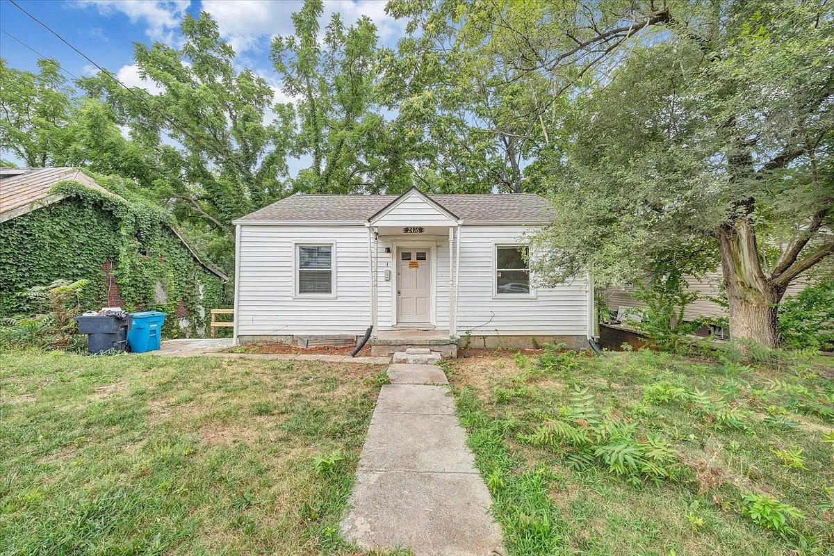 2416 Clifton St NW — Photo 4