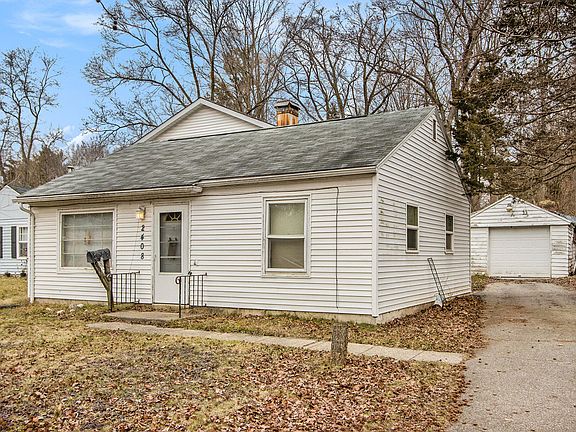 3rd image of 2408 Hillsdale Ave