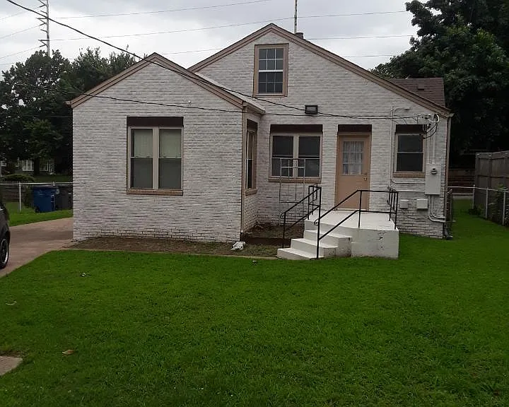 1311 S Indian Ave — Photo 2
