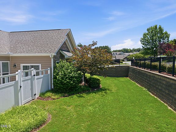 3rd image of 1089 Blue Bird Ln