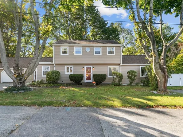 12 Corys Ct, Portsmouth, RI 02871