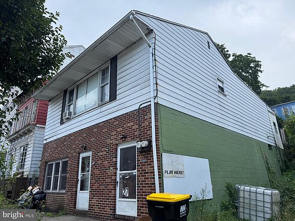 2nd image of 25 E Main St