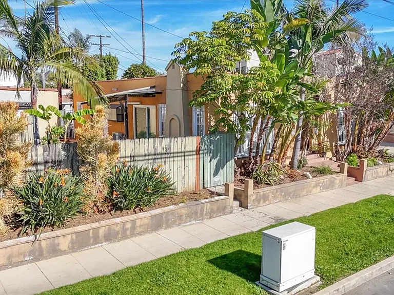 1185 S Tremaine Ave — Photo 50