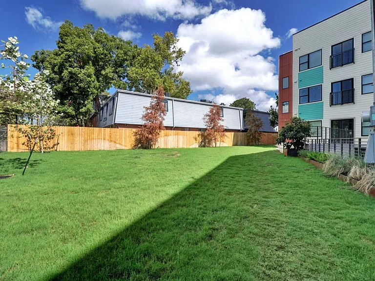 3000 Duval St #105 — Photo 23