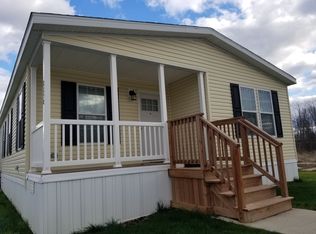 8250 W Cygnes Cir, Fenton, MI 48430