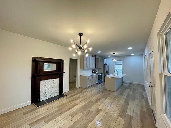 3rd image of 1435 N 4th Ave