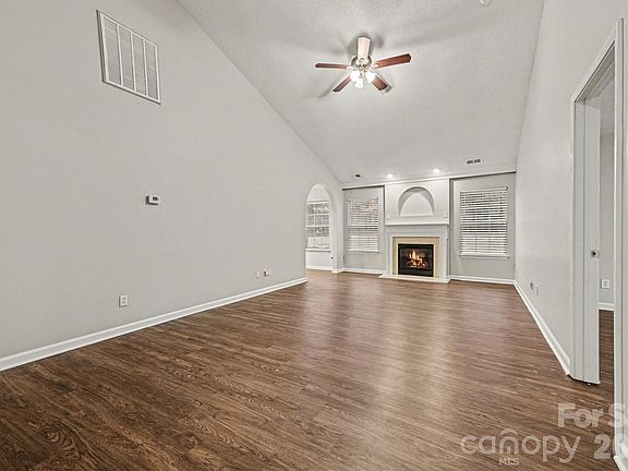 4th image of 6902 Brachnell View Dr
