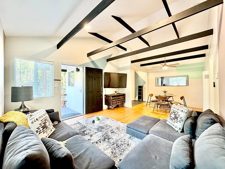 1861 Oliver Ave — Photo 8