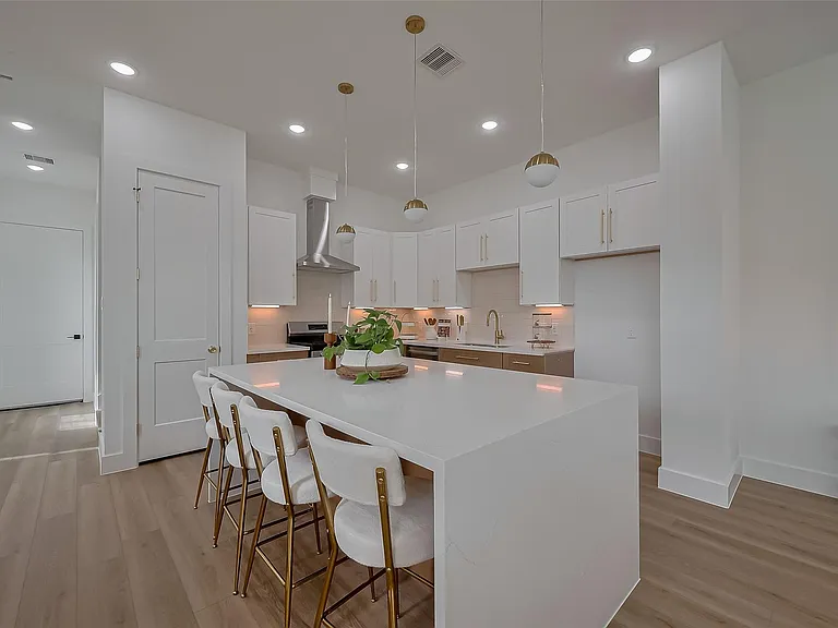 776 Mansfield St — Photo 20
