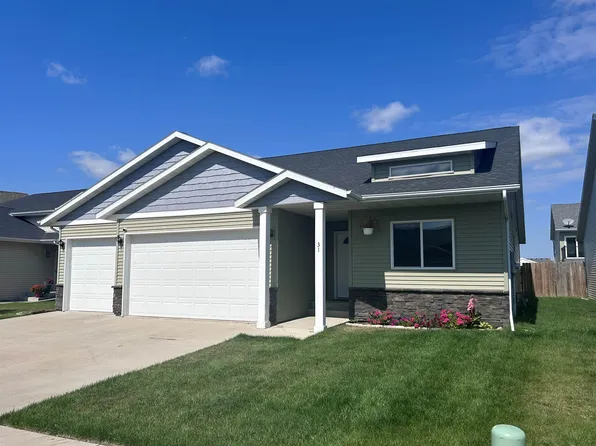 31 Berkeley St, Surrey, ND 58785