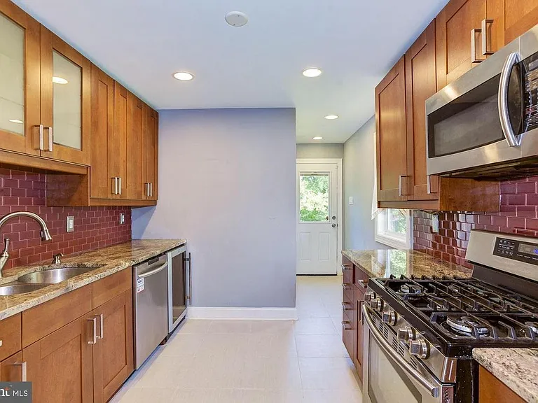 487 N Church St — Photo 10