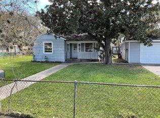 201 Smith St, Clute, TX 77531