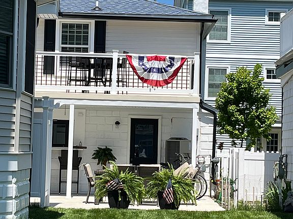 5th image of 1034 Bay Ave #B