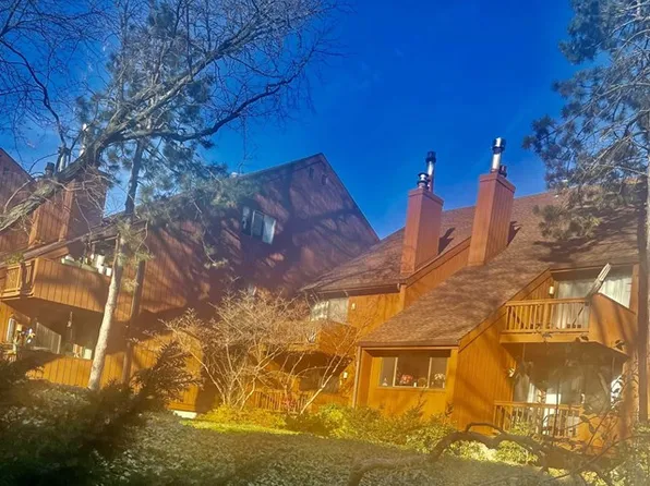 561 Sanderling Ct, Secaucus, NJ 07094