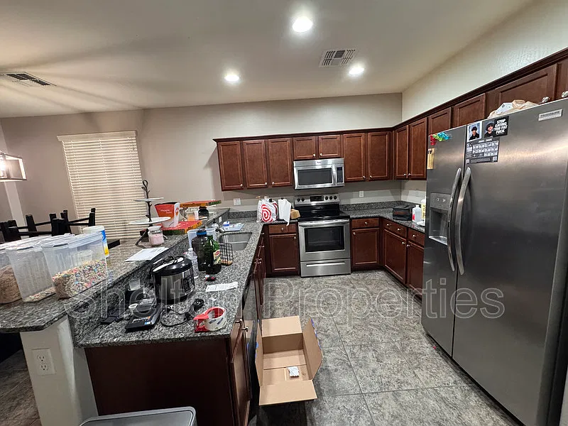 4 bed, 2.0 bath, 1623 sqft, $1,945 — Photo 4