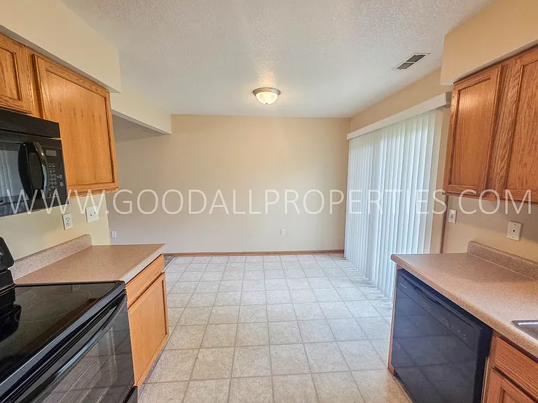 409 S Hazel St — Photo 8