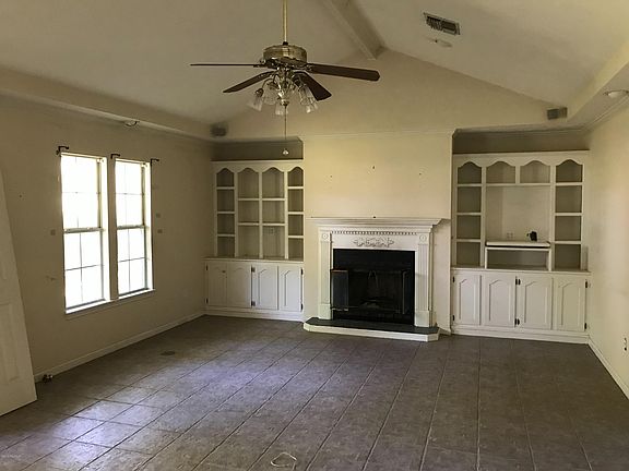 2nd image of 556 Sir Thomas Henry Dr