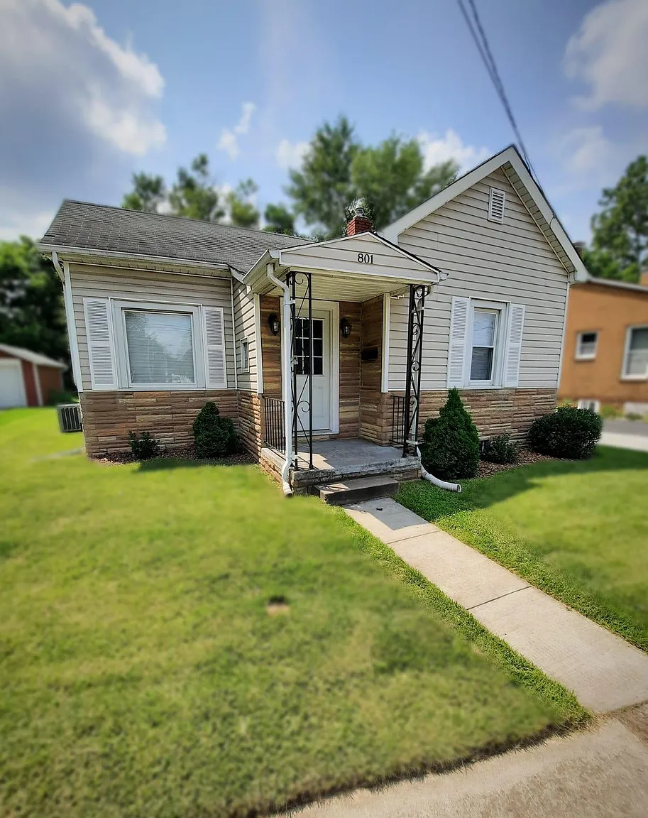 801 Hillsboro Ave photo 1