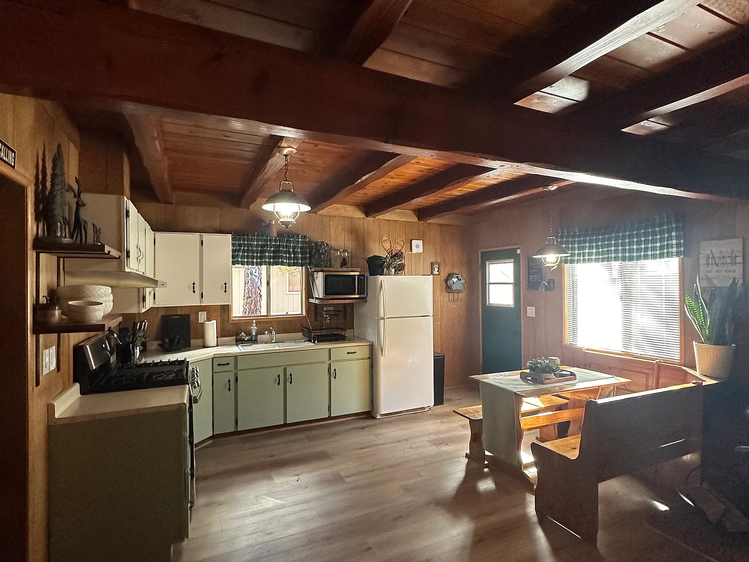 2 bed, 704 sqft, $1,800 — Photo 4