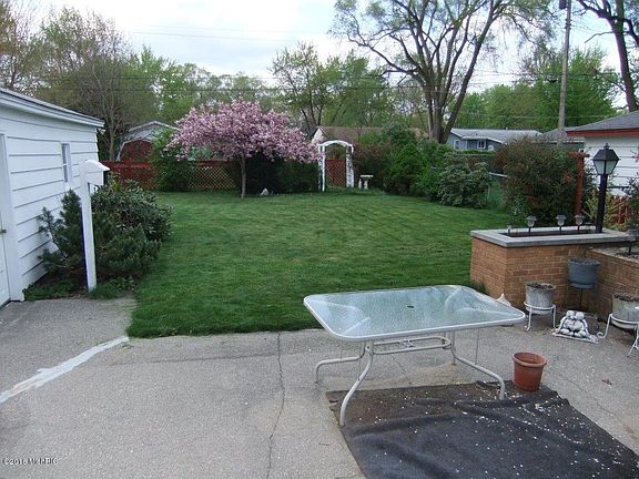 3rd image of 1236 Aurora Ave