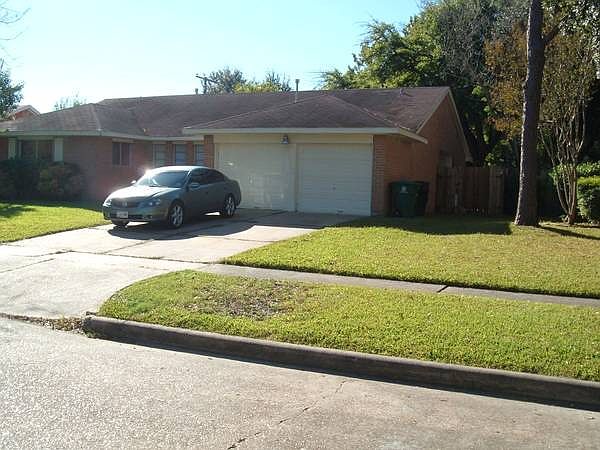 1st image of 8815 Edgemoor Dr