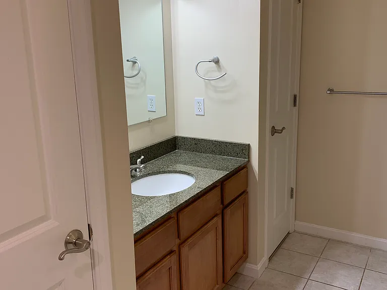 Bath 2 with tub