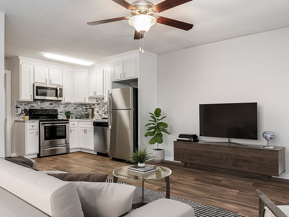 Deluxe Living Room 2